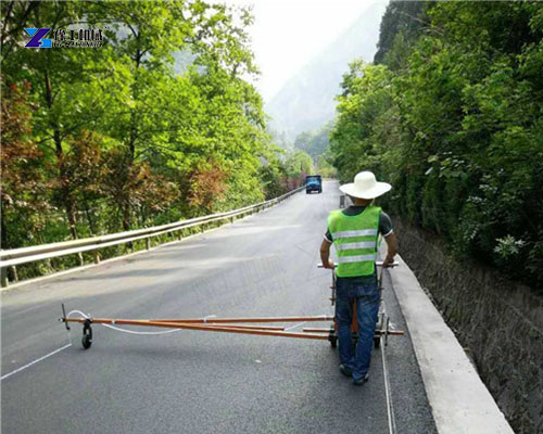 thermoplastic road marking machine